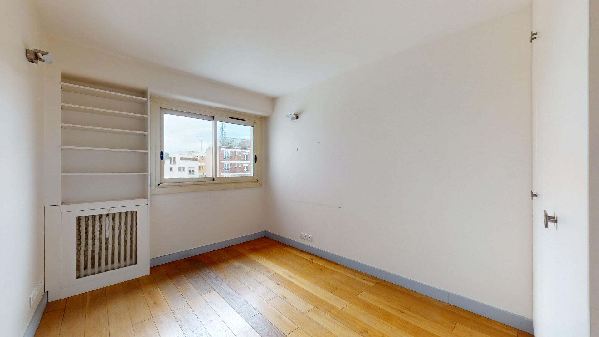 À vendre : Appartement 4 pièces  + Place de Parking + Cave- à Paris - Référence V1052