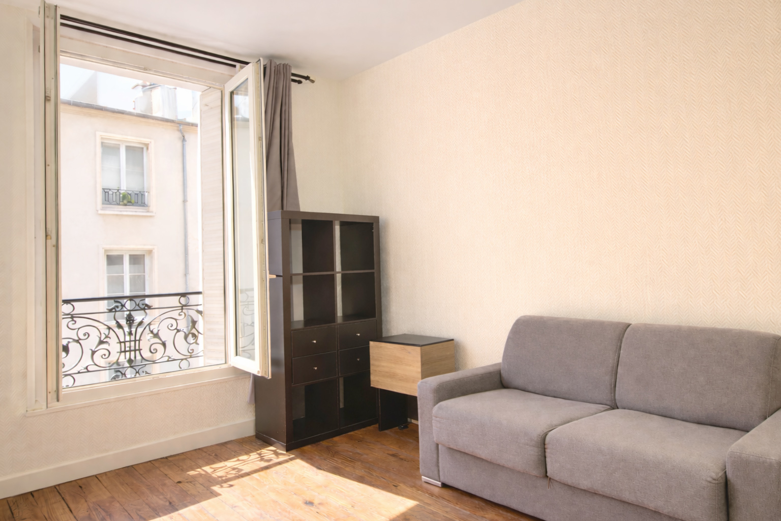 À louer : Appartement meublé T1 avec bureau à Paris 14