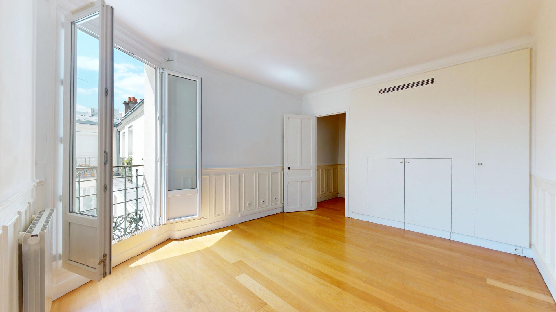 Charmant  2 pièces dernier étage avec ascenseur.