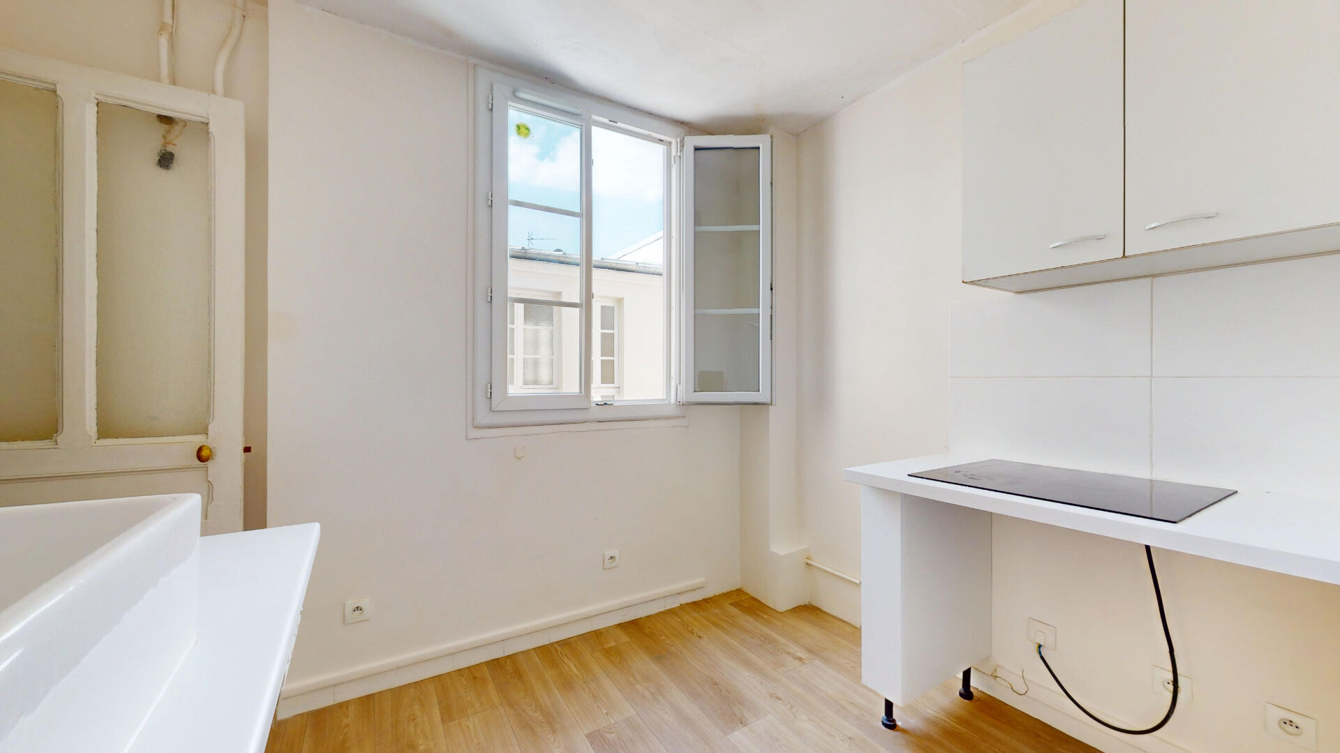 Charmant  2 pièces dernier étage avec ascenseur.