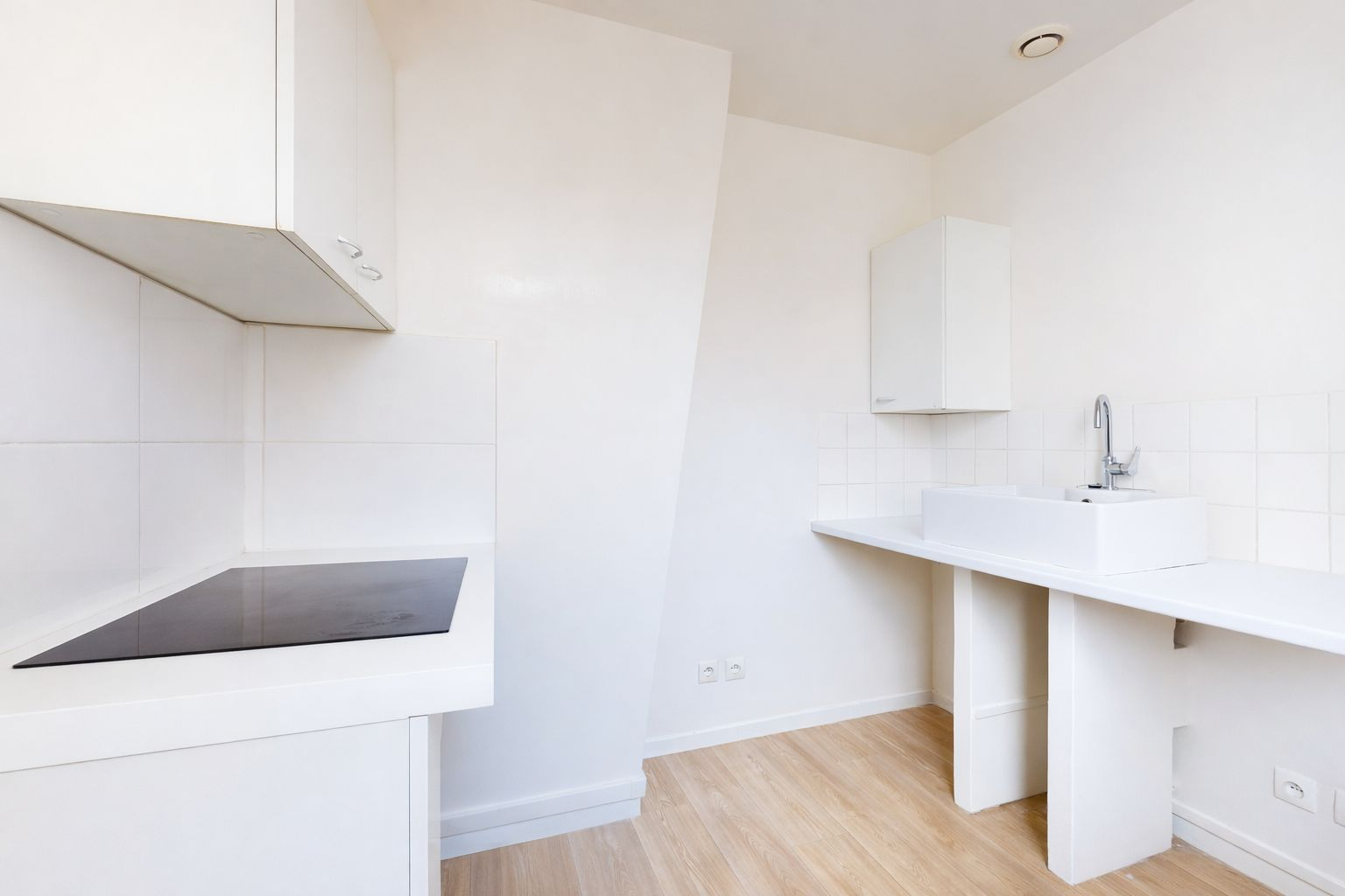 Charmant  2 pièces dernier étage avec ascenseur.