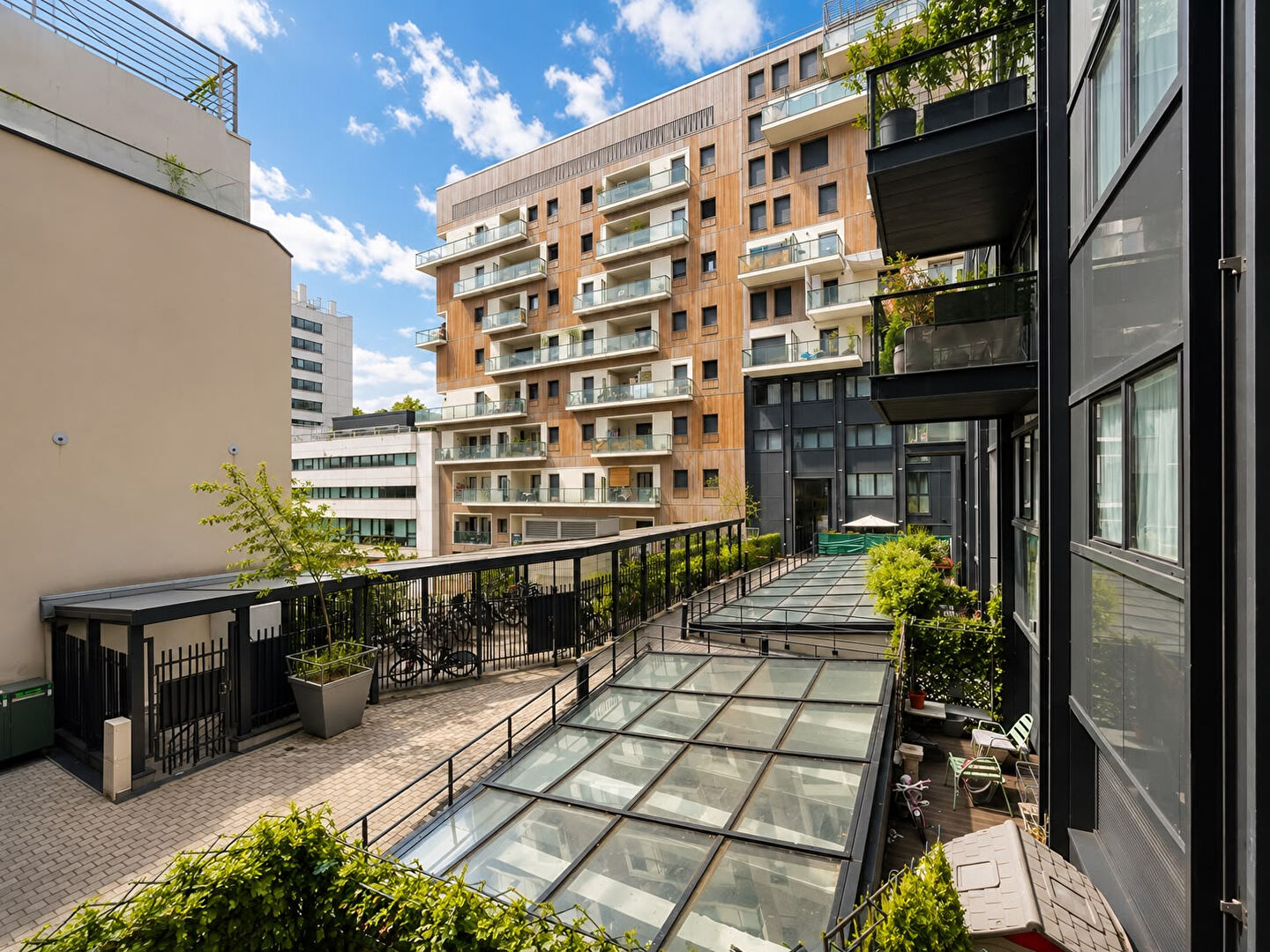 Appartement 2 pièces calme à vendre à Paris - Réf. V1106