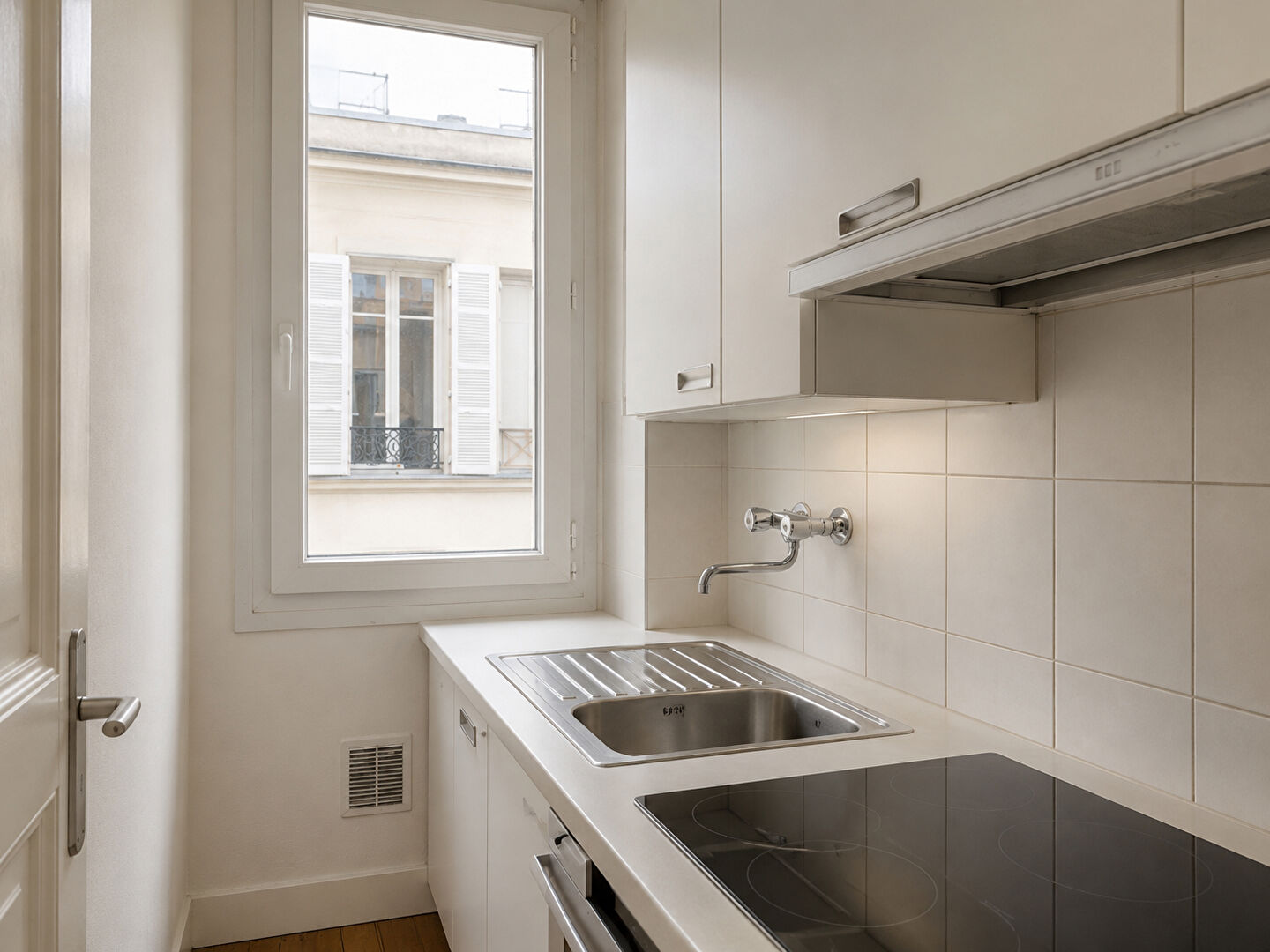 PARIS 14e - RUE DE LA GAÎTÉ - APPARTEMENT 3 PIÈCES