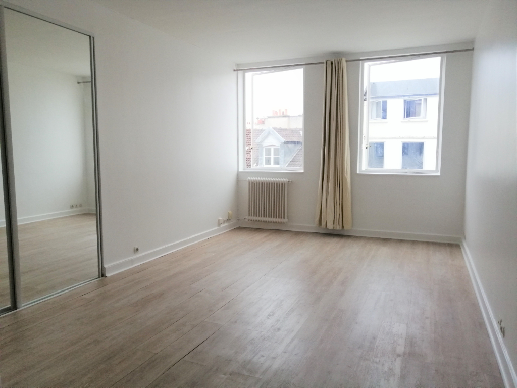 A louer appartement non meublé Studio de 32.76m² - PARIS ...