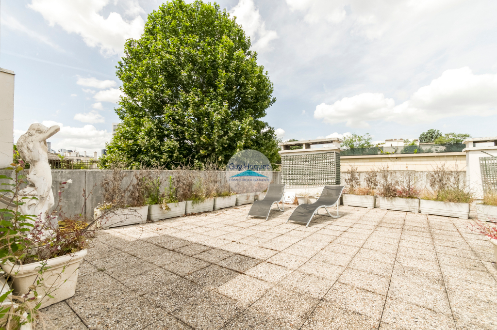 Appartement Neuilly Sur Seine 4/5 pièce(s) 105.57 m2  dernier étage et toit terrasse