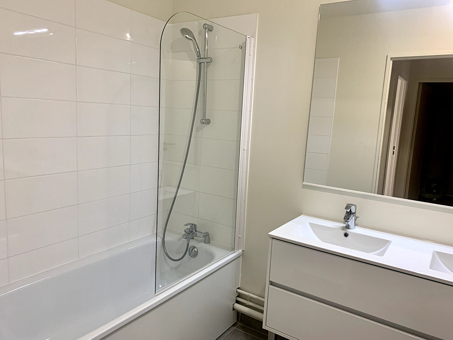 Appartement 3 pièces à louer à PARIS - Guy-hoquet.com