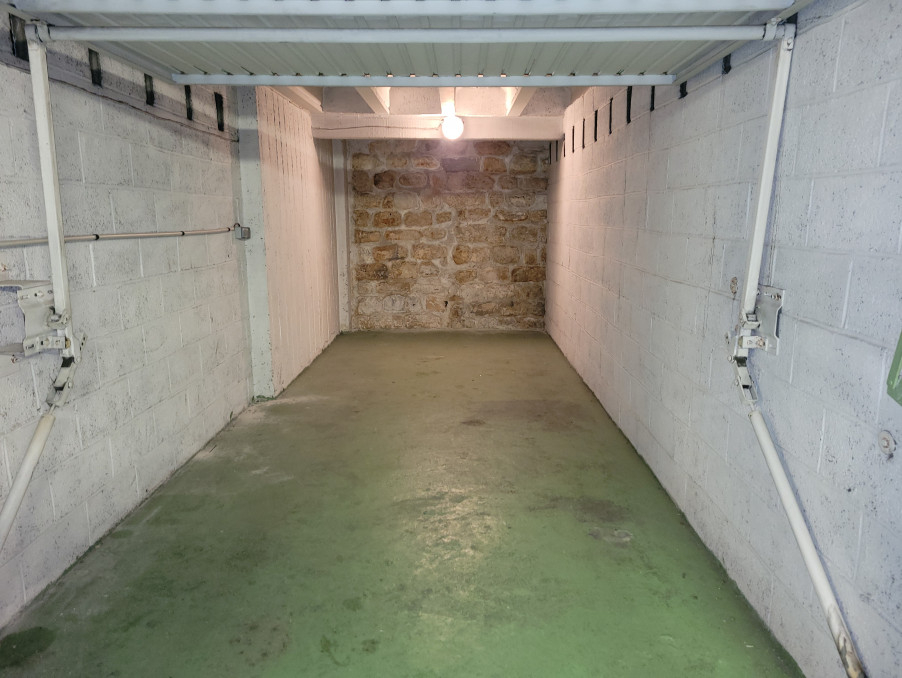 Parking / box Paris 17 m2