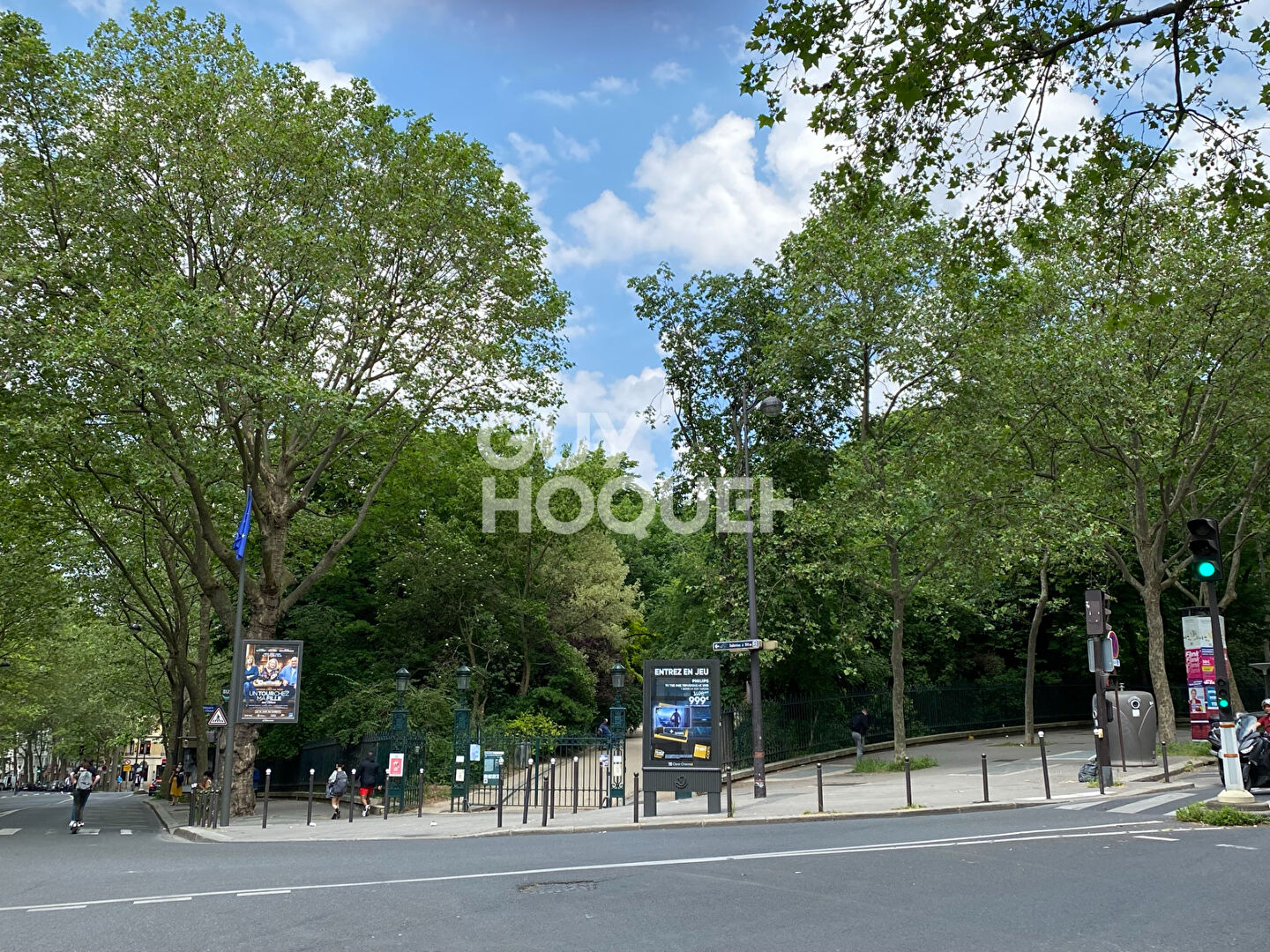 MURS DE BOUTIQUE BUTTES CHAUMONT