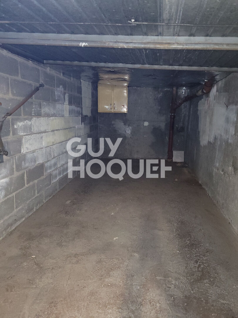 Box 14.75 m2 PARIS 20