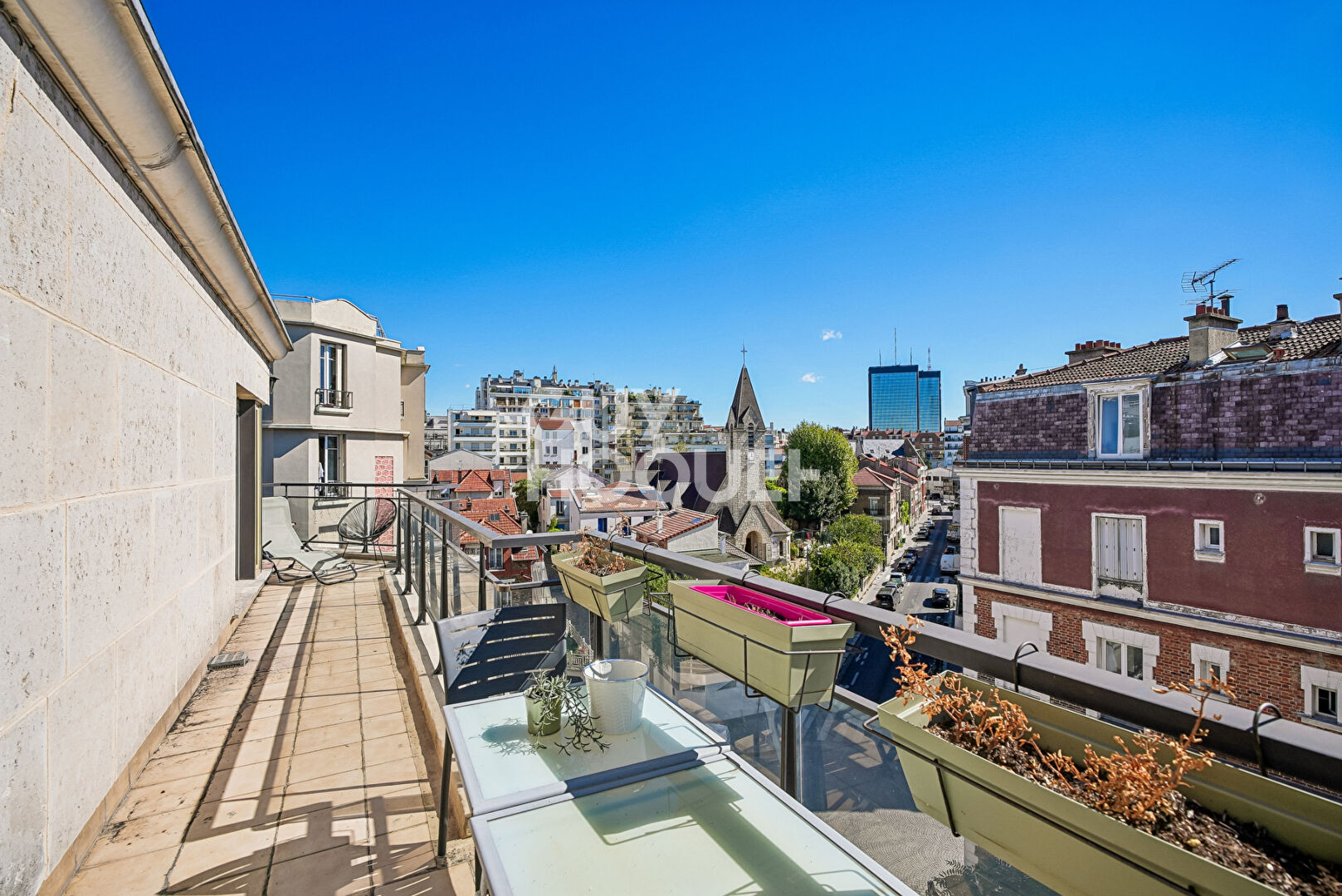 Dernier étage , T4 120m² avec terrasse et parkings