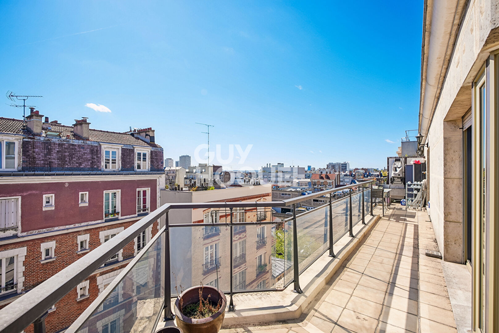 Dernier étage , T4 120m² avec terrasse et parkings