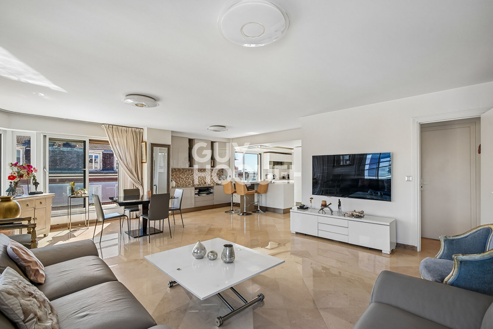 Dernier étage , T4 120m² avec terrasse et parkings