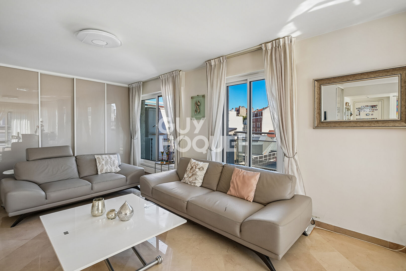 Dernier étage , T4 120m² avec terrasse et parkings