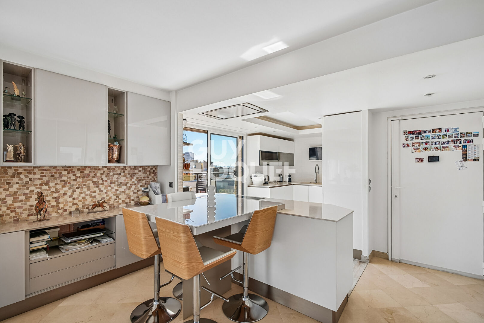 Dernier étage , T4 120m² avec terrasse et parkings