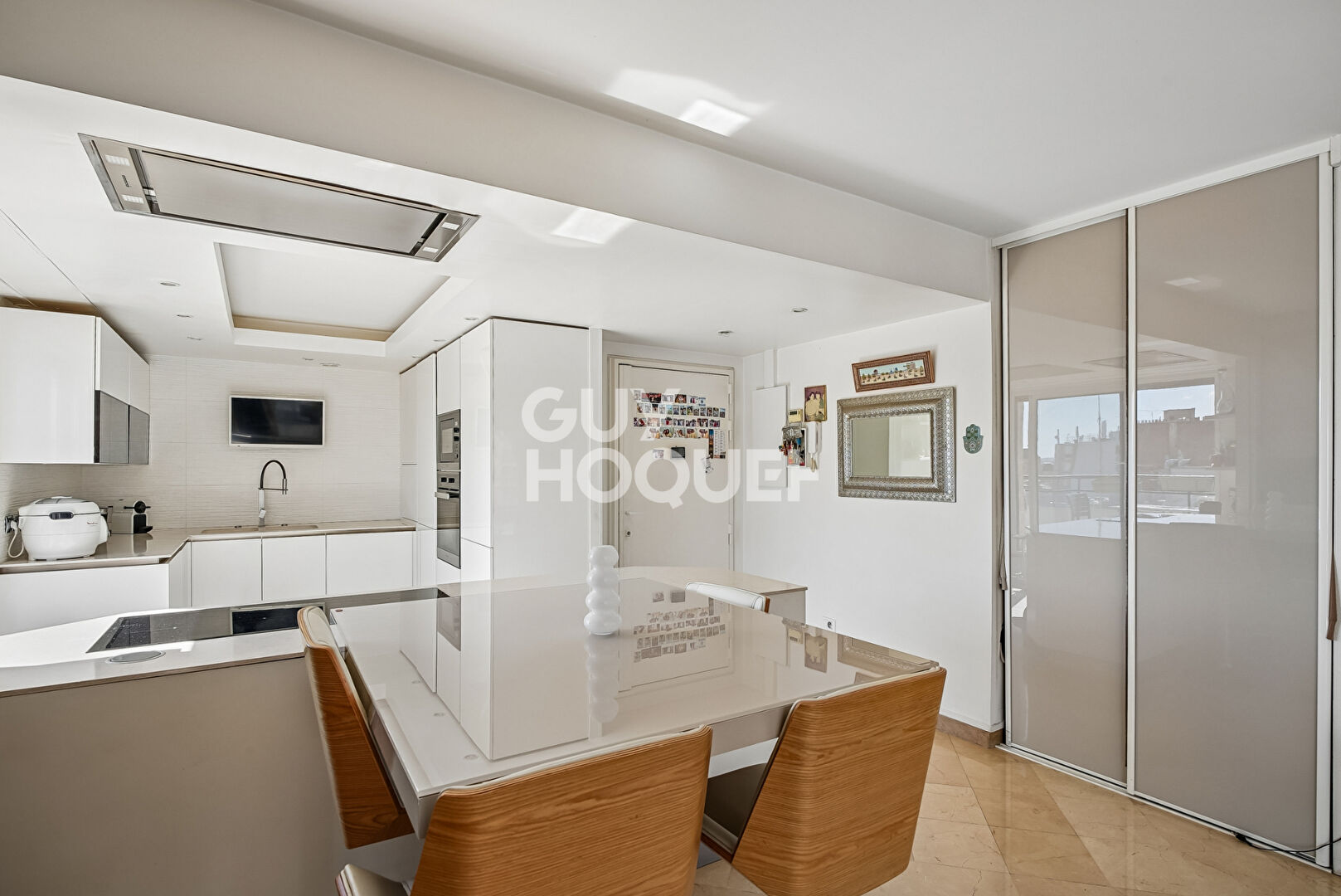 Dernier étage , T4 120m² avec terrasse et parkings