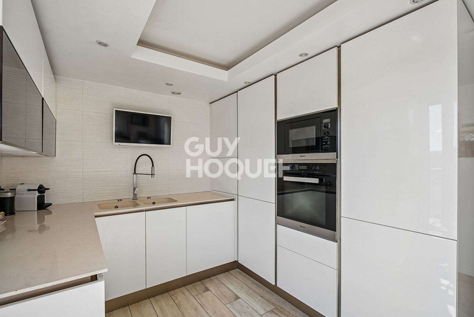 Dernier étage , T4 120m² avec terrasse et parkings