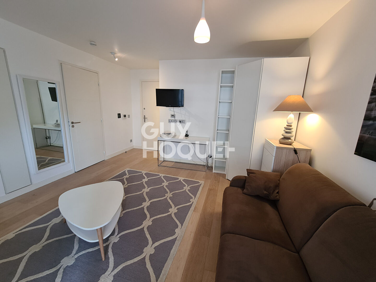 75017 - RUE G PICQUART - 27M² - Studio meublé