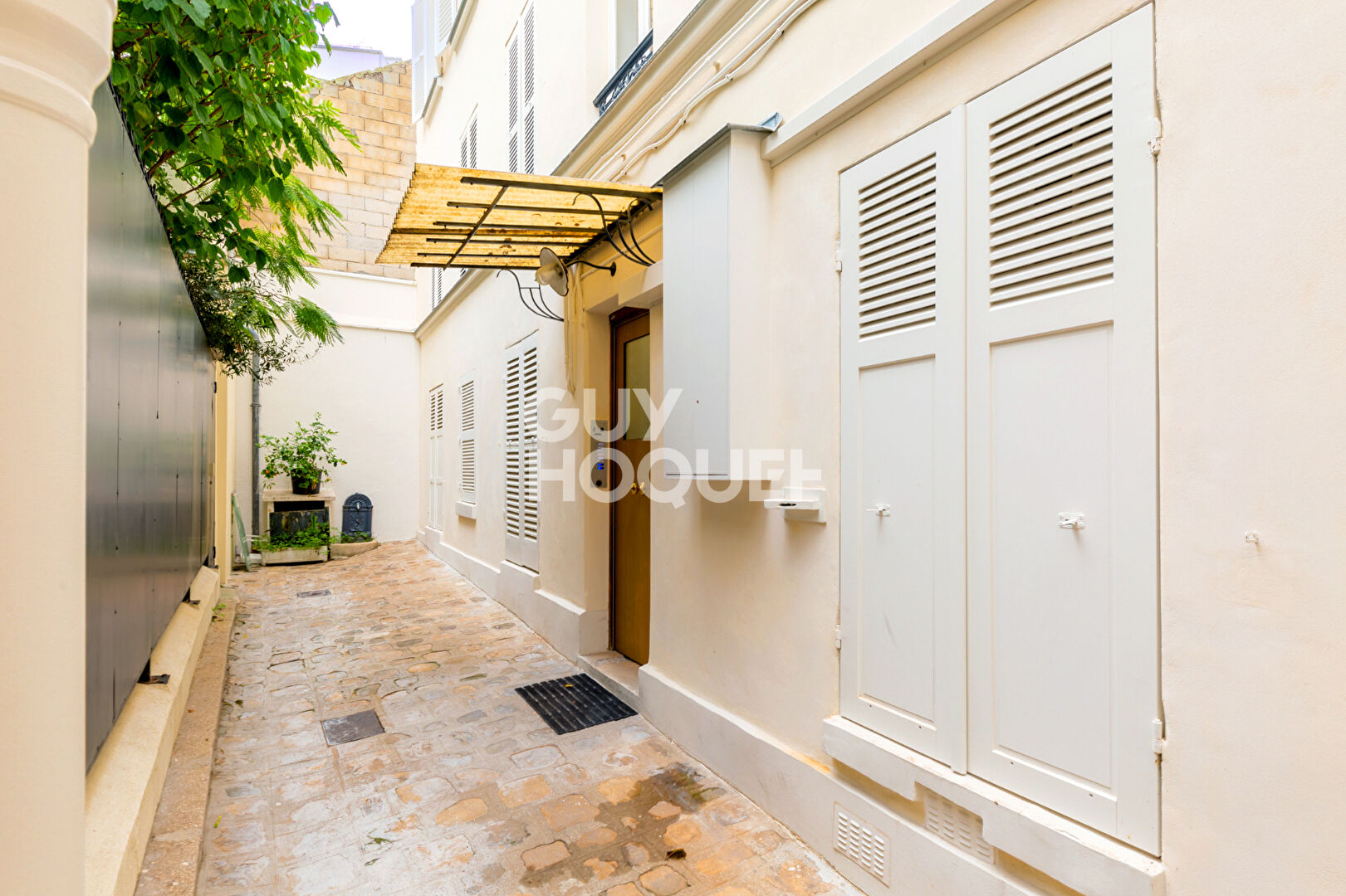 75015 CONVENTION - STUDIO REFAIT À NEUF 27M²