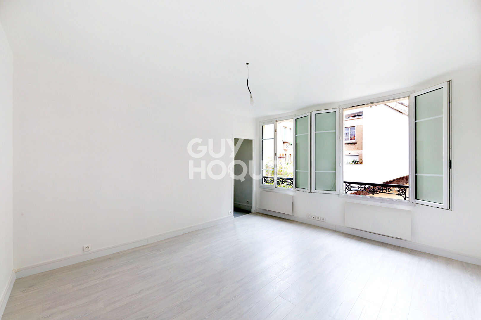 75015 CONVENTION - STUDIO REFAIT À NEUF 27M²