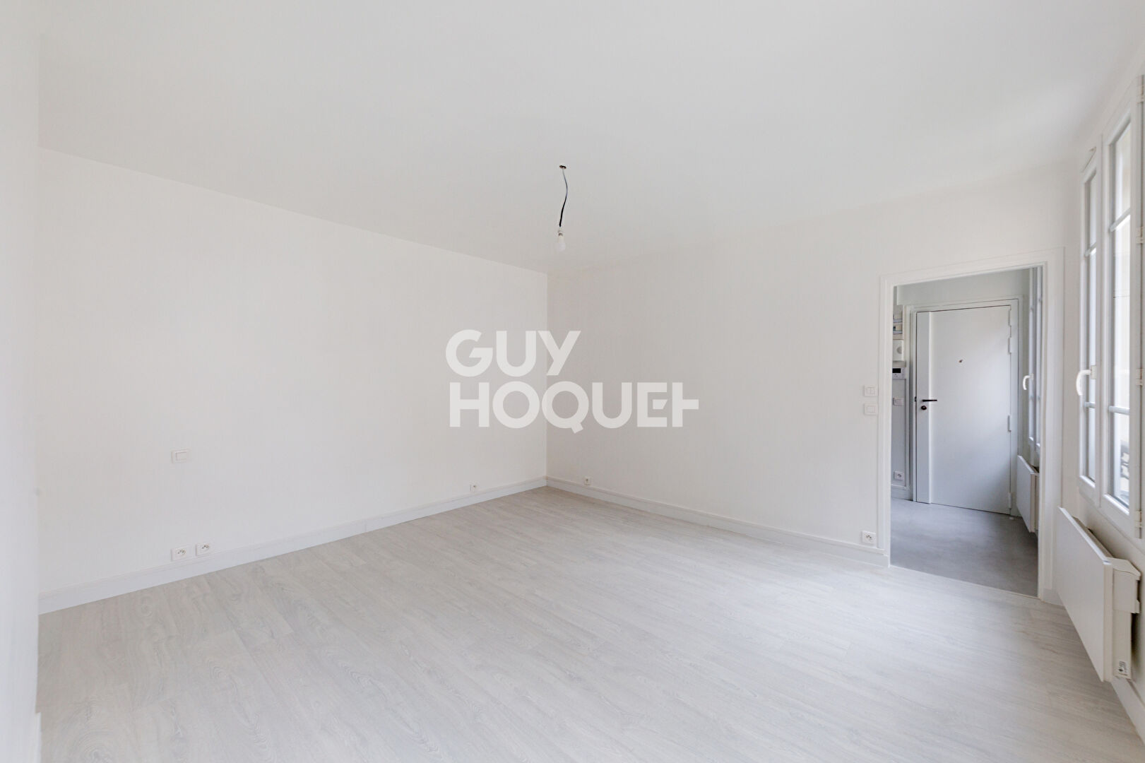 75015 CONVENTION - STUDIO REFAIT À NEUF 27M²