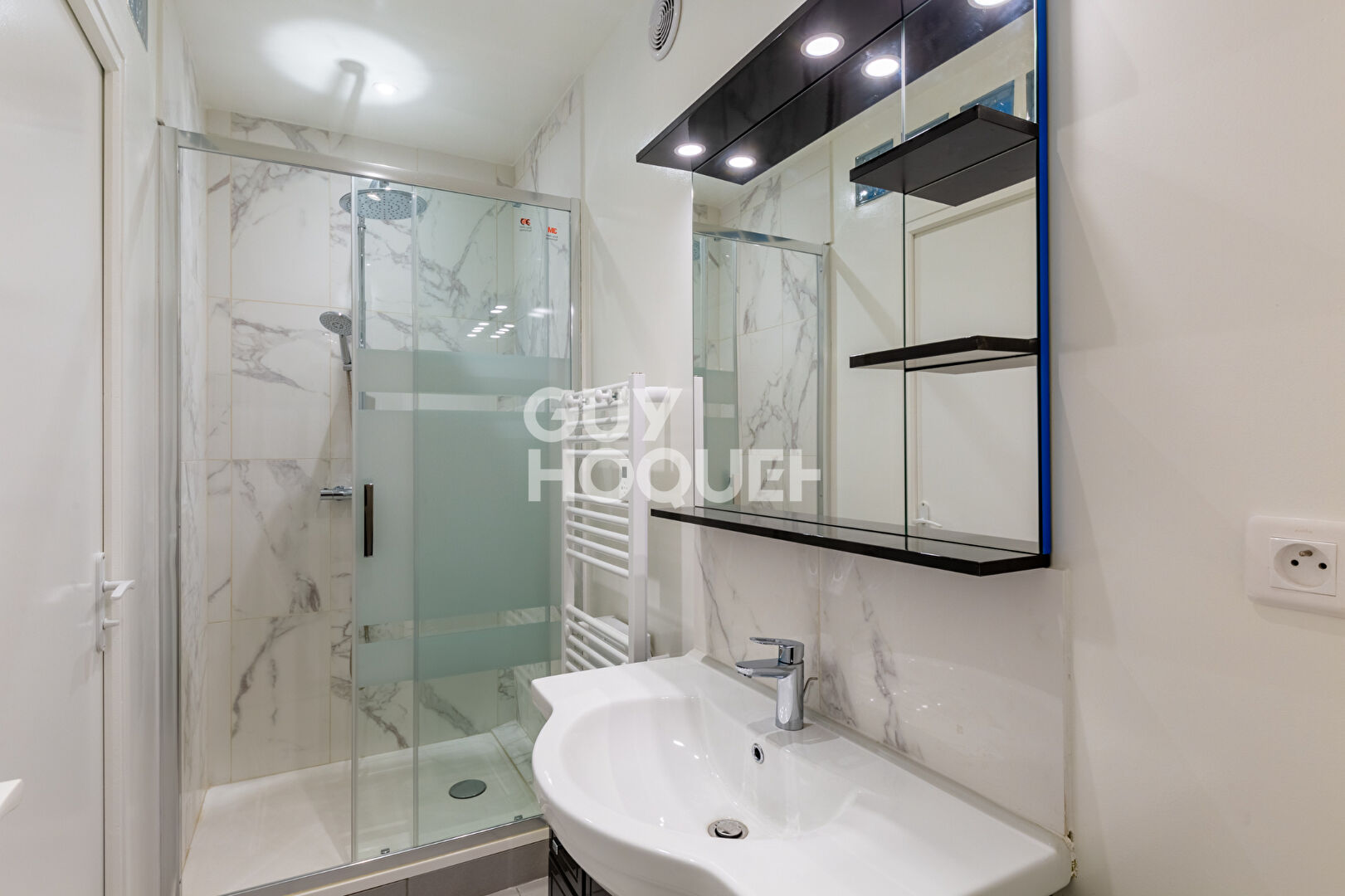 75015 CONVENTION - STUDIO REFAIT À NEUF 27M²