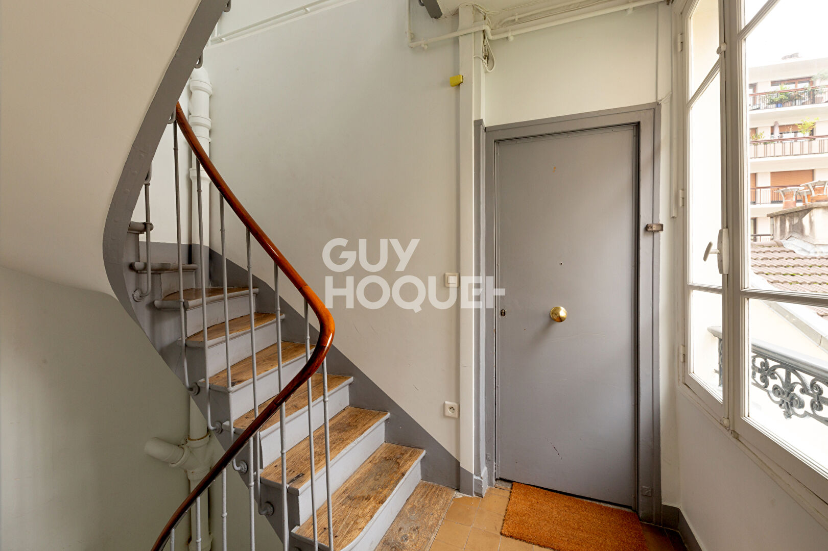 75015 CONVENTION - STUDIO REFAIT À NEUF 27M²