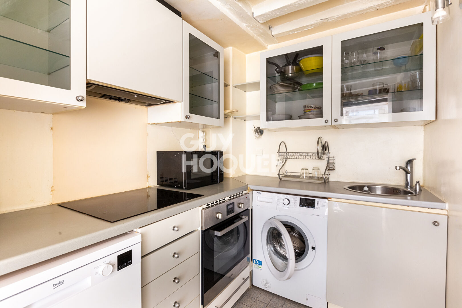 Appartement 43 m2 Ile St Louis avec réunification d''un second lot  de 30 m2 en Juin 2026.