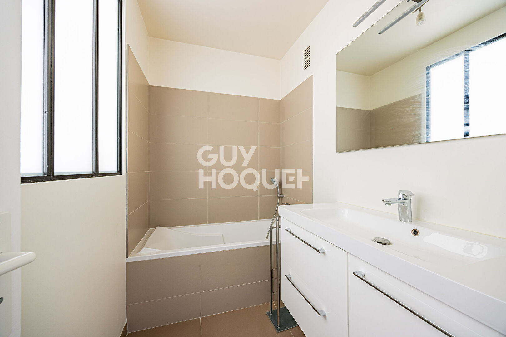 75015 - CONVENTION /  RUE YVART - APPARTEMENT 123 m² - 3 CHAMBRES  BALCONS