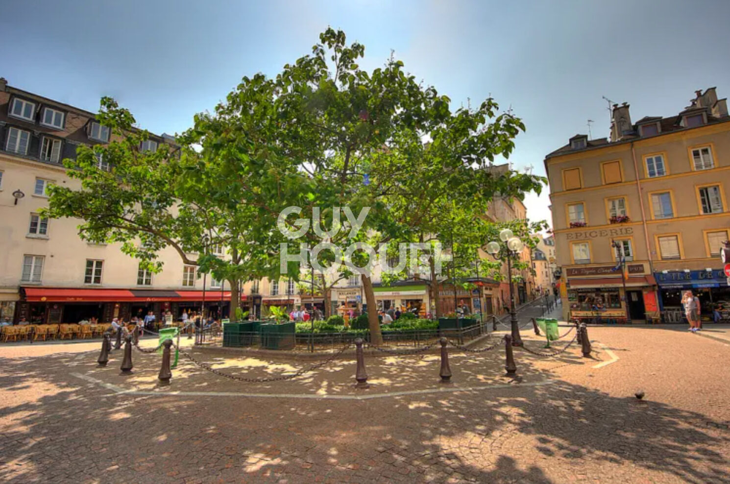 2 pièces rue Mouffetard place de la Contrescarpe 75005 PARIS