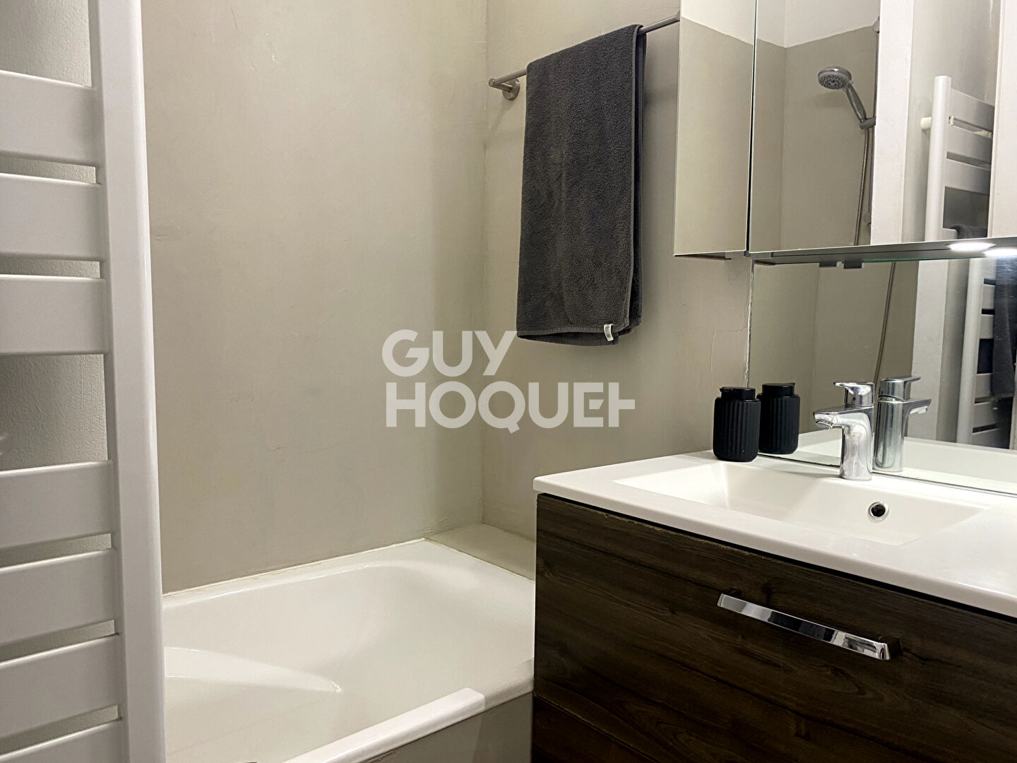 Appartement Paris 3 pièces avec terrasse et jardin