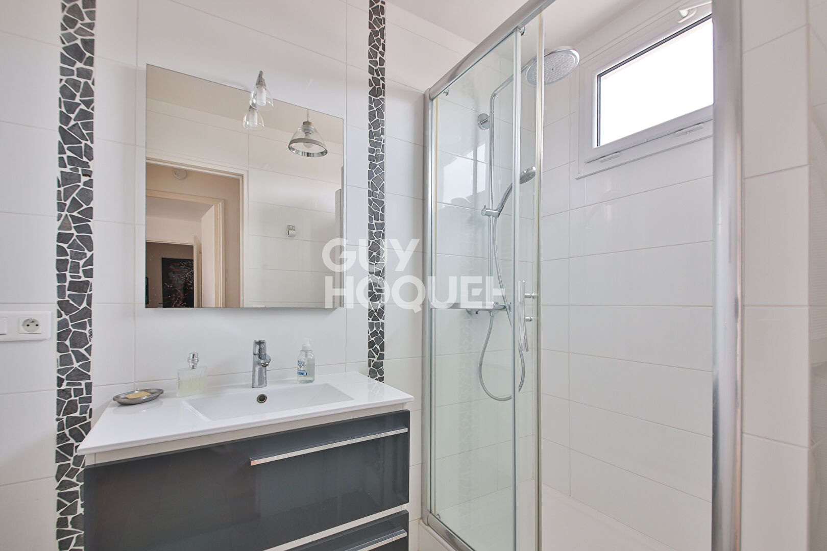 75015 CONVENTION  / DERNIER ETAGE 2 PIECES 50M² AVEC BALCON + PARKING