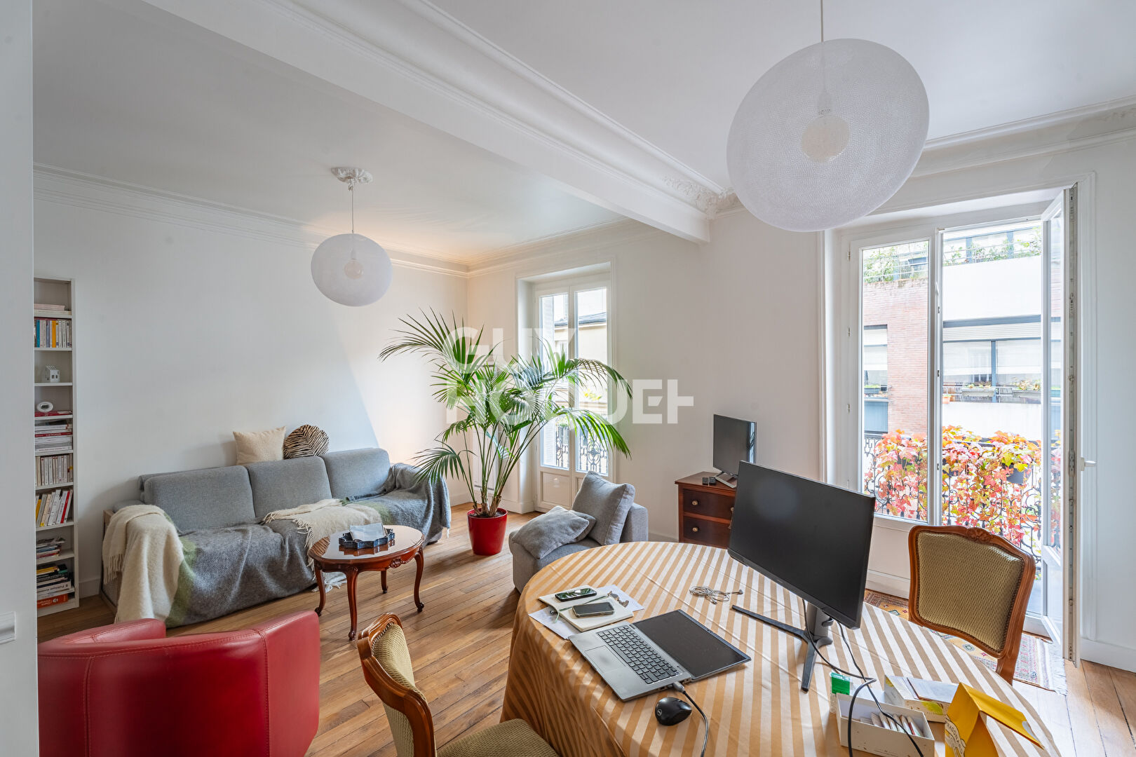 Appartement 2/3 pièces - Traversant - Balcon - Immeuble ancien de standing