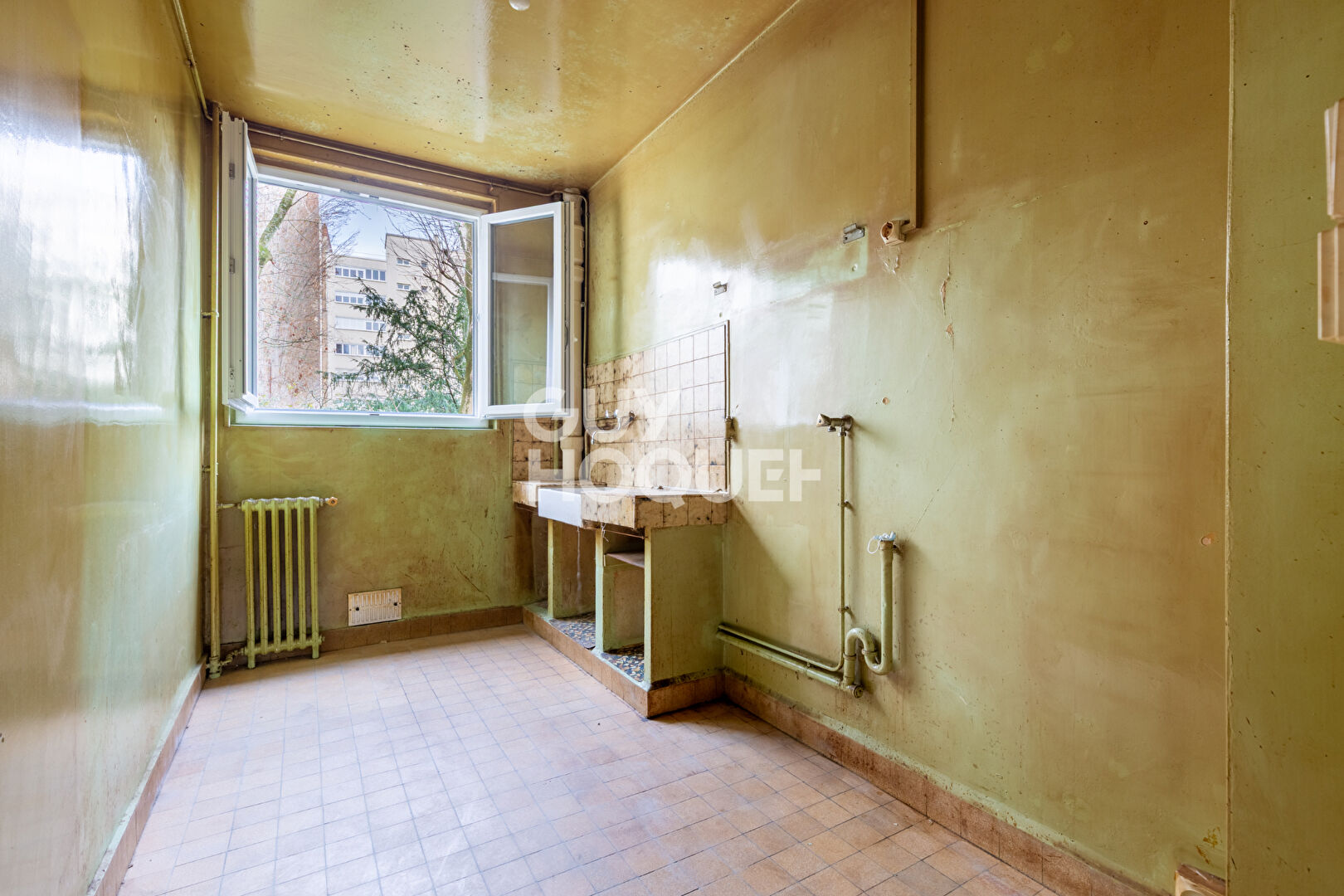 APPARTEMENT  2/3 PIECES  de 50m2 - PARIS 15°PARC G.BRASSENS - A RENOVER