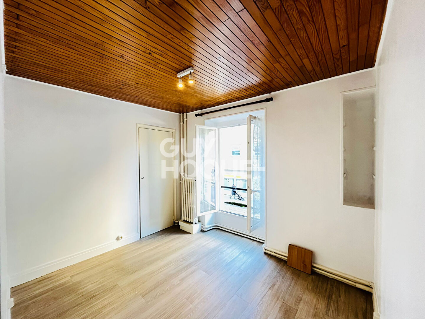 Studio 12,8 m2 PARIS 15 SAINT-CHARLES