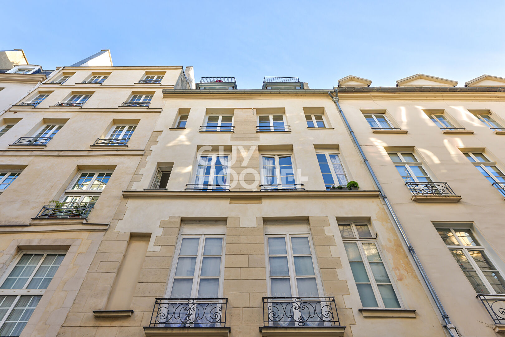 APPARTEMENT  DEUX PIECES DE 42 m2 - ILE ST.LOUIS