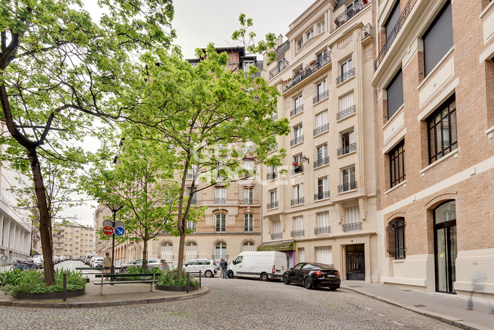 Paris 15ème Convention | 2 pièces avec balcons / Étage élevé