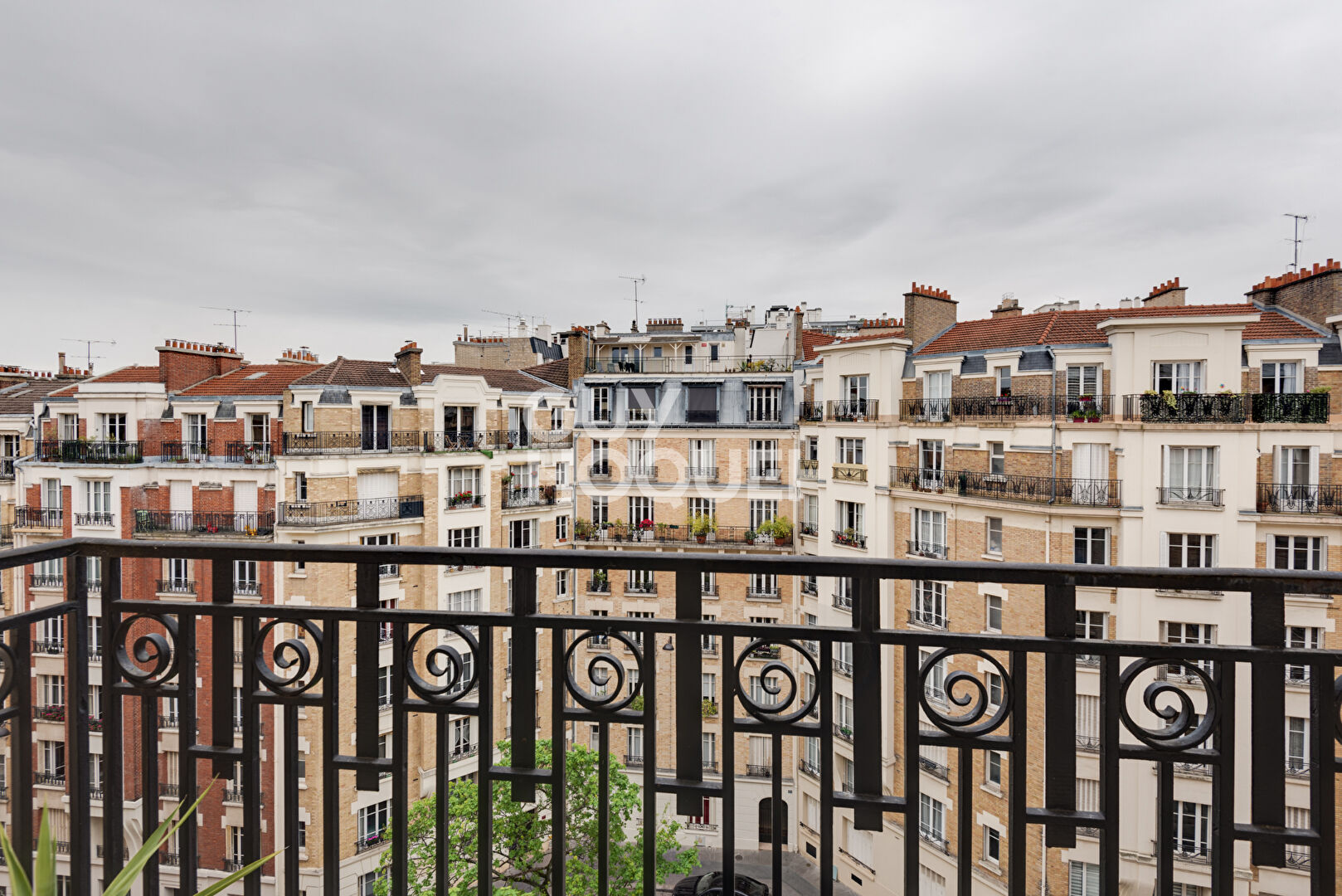 75015 CONVENTION - STUDIO 29M² AVEC BALCON