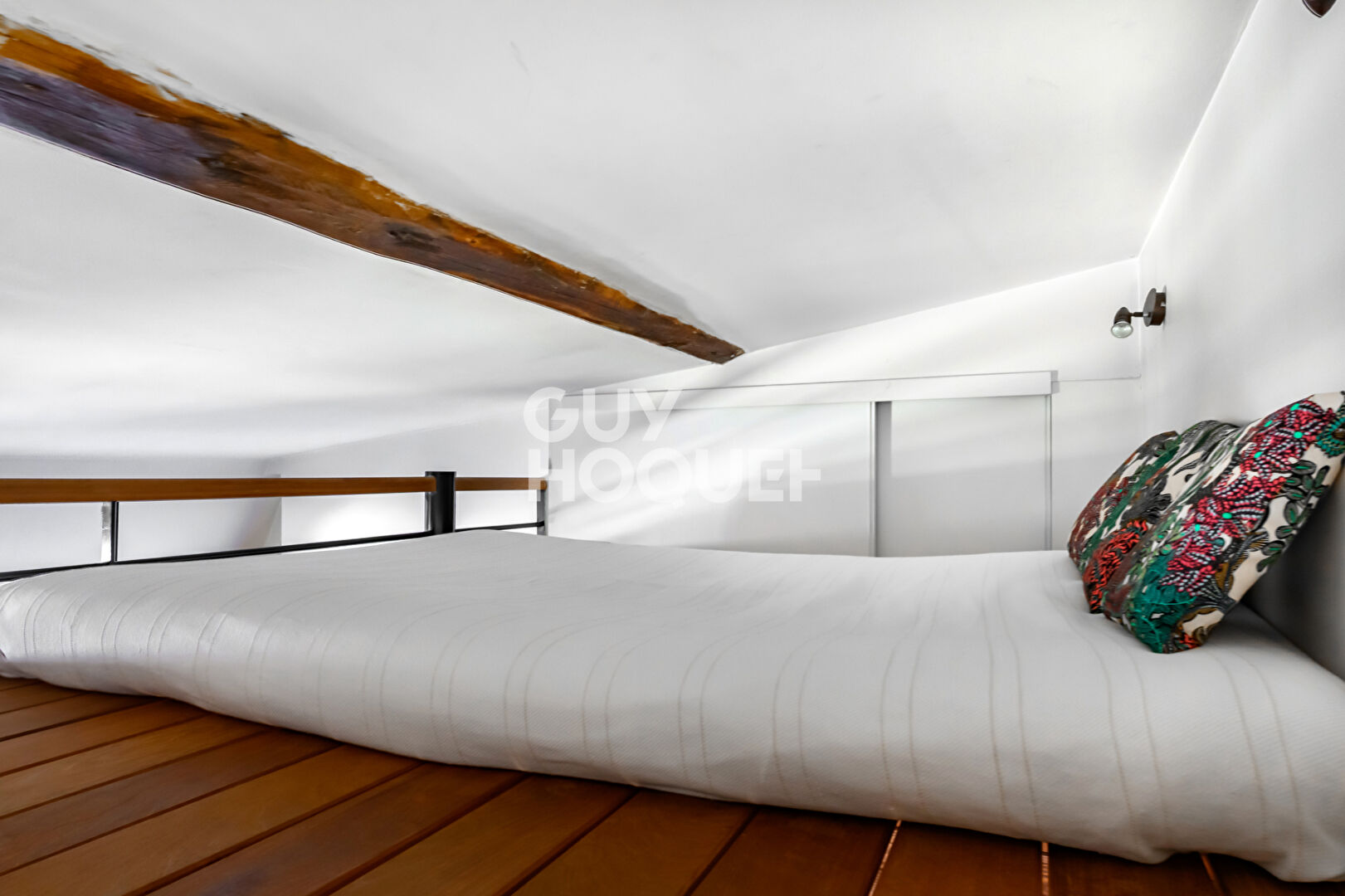 Très beau studio avec espace nuit - Rue La Bruyère 75009