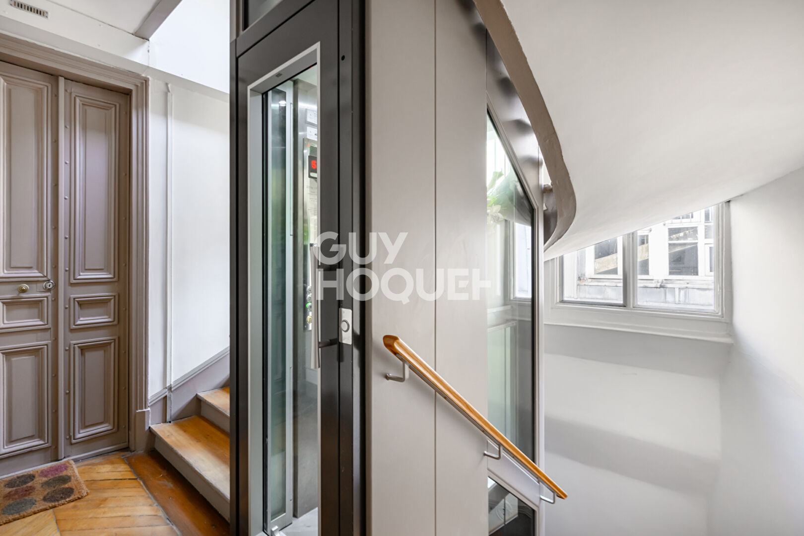 Très beau studio rénové - Martyrs 75009