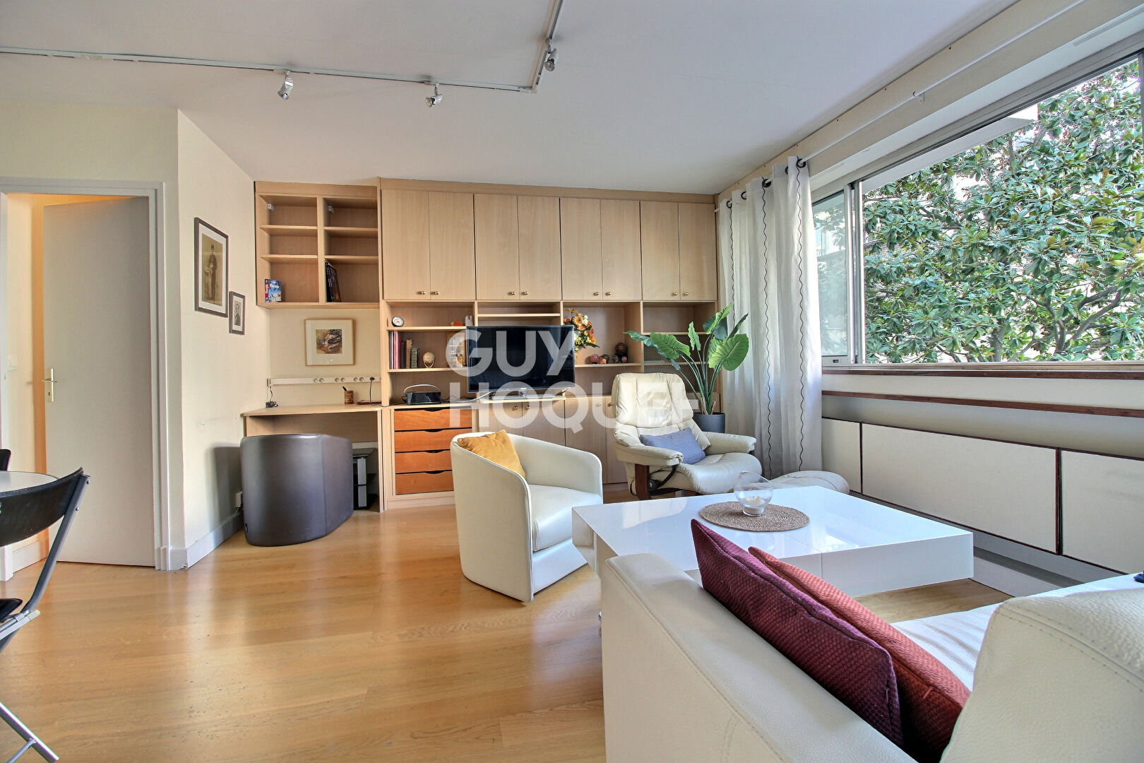 Appartement 4 pièces (87 m²) + 2 places de parking - Saint Lazare 75009