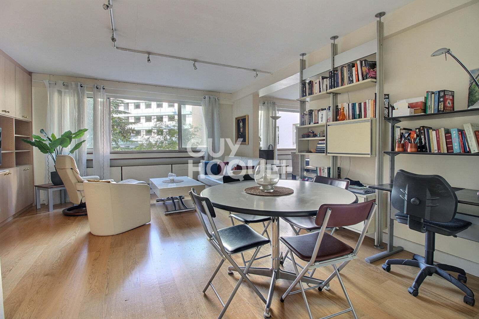 Appartement 4 pièces (87 m²) + 2 places de parking - Saint Lazare 75009