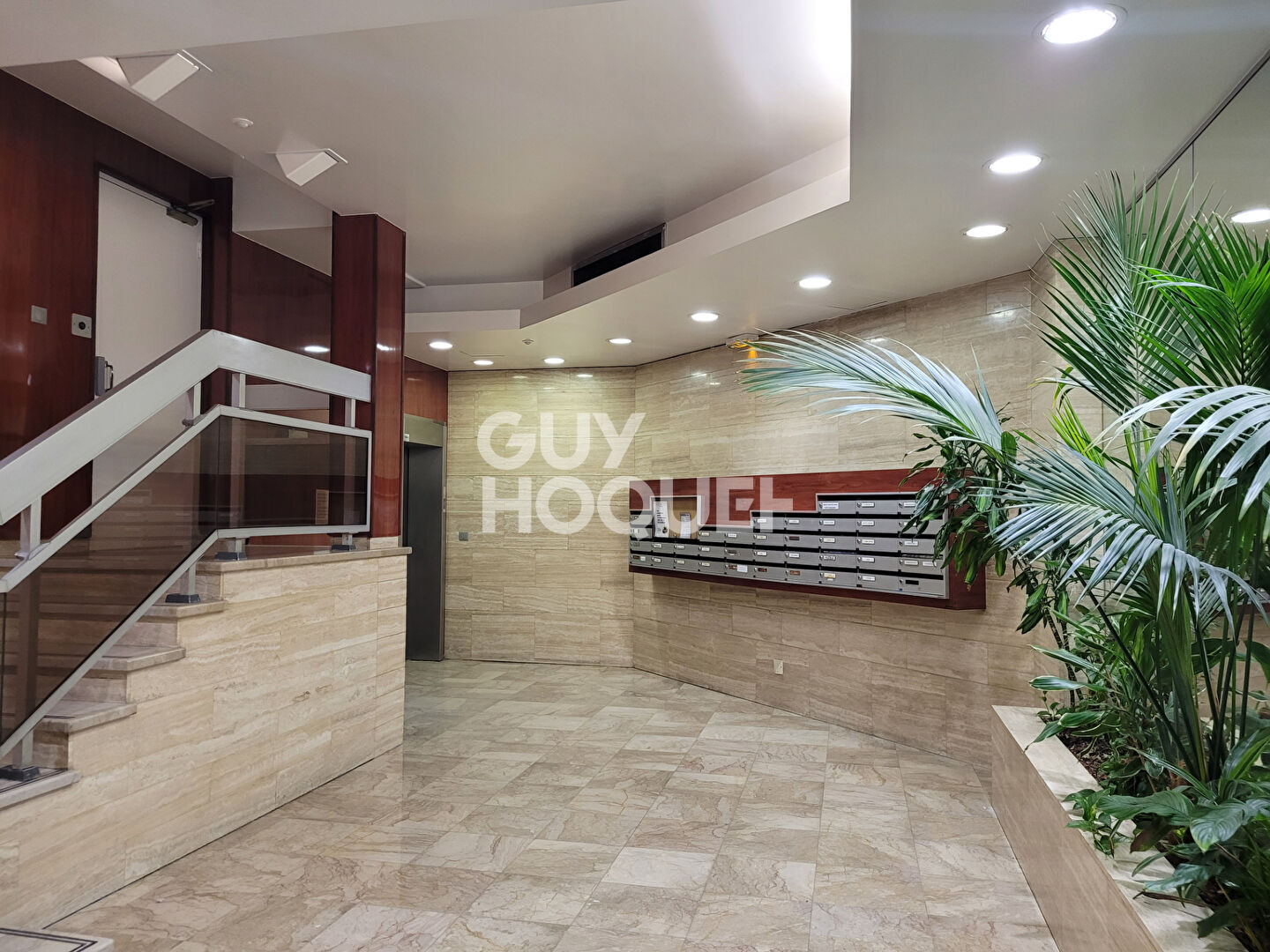 Appartement 4 pièces (87 m²) + 2 places de parking - Saint Lazare 75009