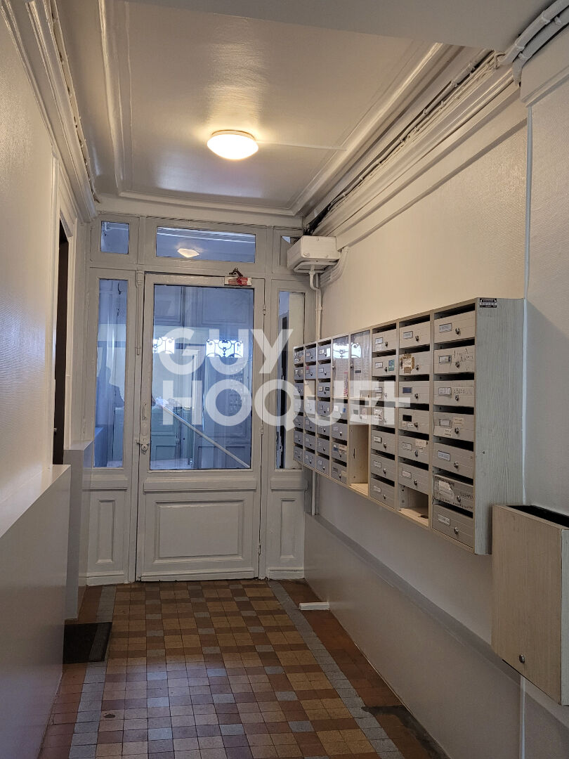 JOLI STUDIO 15 m² - Passage de Clichy Paris18