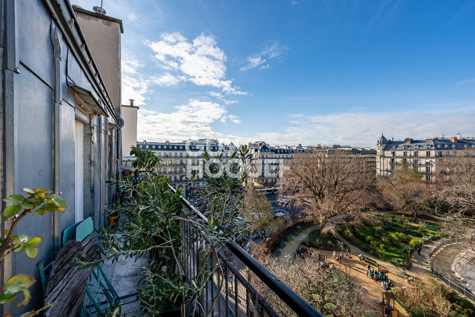 Très beau 2 pièces avec terrasse- Splendide vue sur la place de la Trinité et son Eglise - Dernier étage