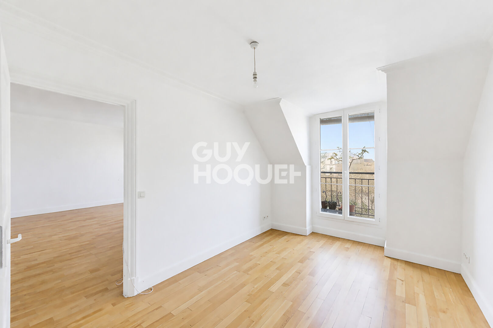 Très beau 2 pièces avec terrasse- Splendide vue sur la place de la Trinité et son Eglise - Dernier étage