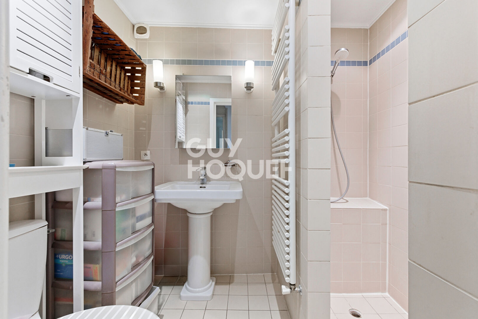 Très beau 2 pièces avec terrasse- Splendide vue sur la place de la Trinité et son Eglise - Dernier étage