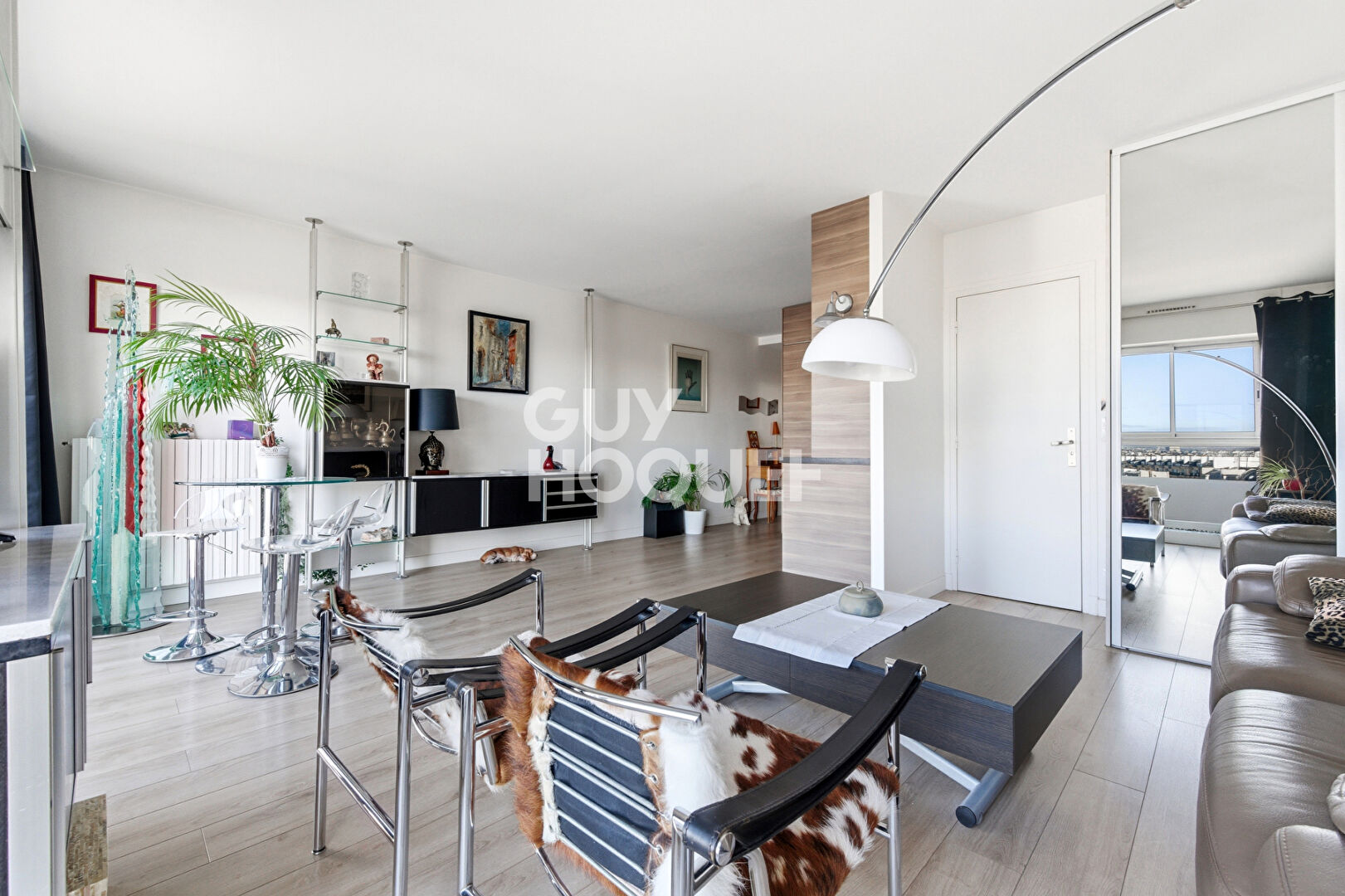 Très beau 2 pièces - Vue exceptionnelle - Dernier étage - Martyrs 09