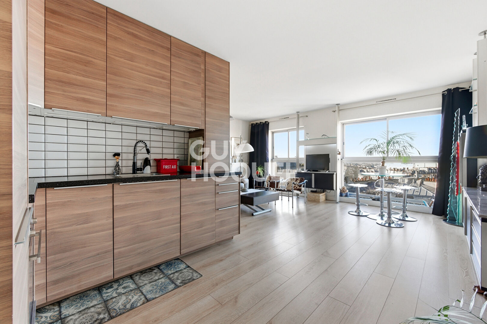 Très beau 2 pièces - Vue exceptionnelle - Dernier étage - Martyrs 09