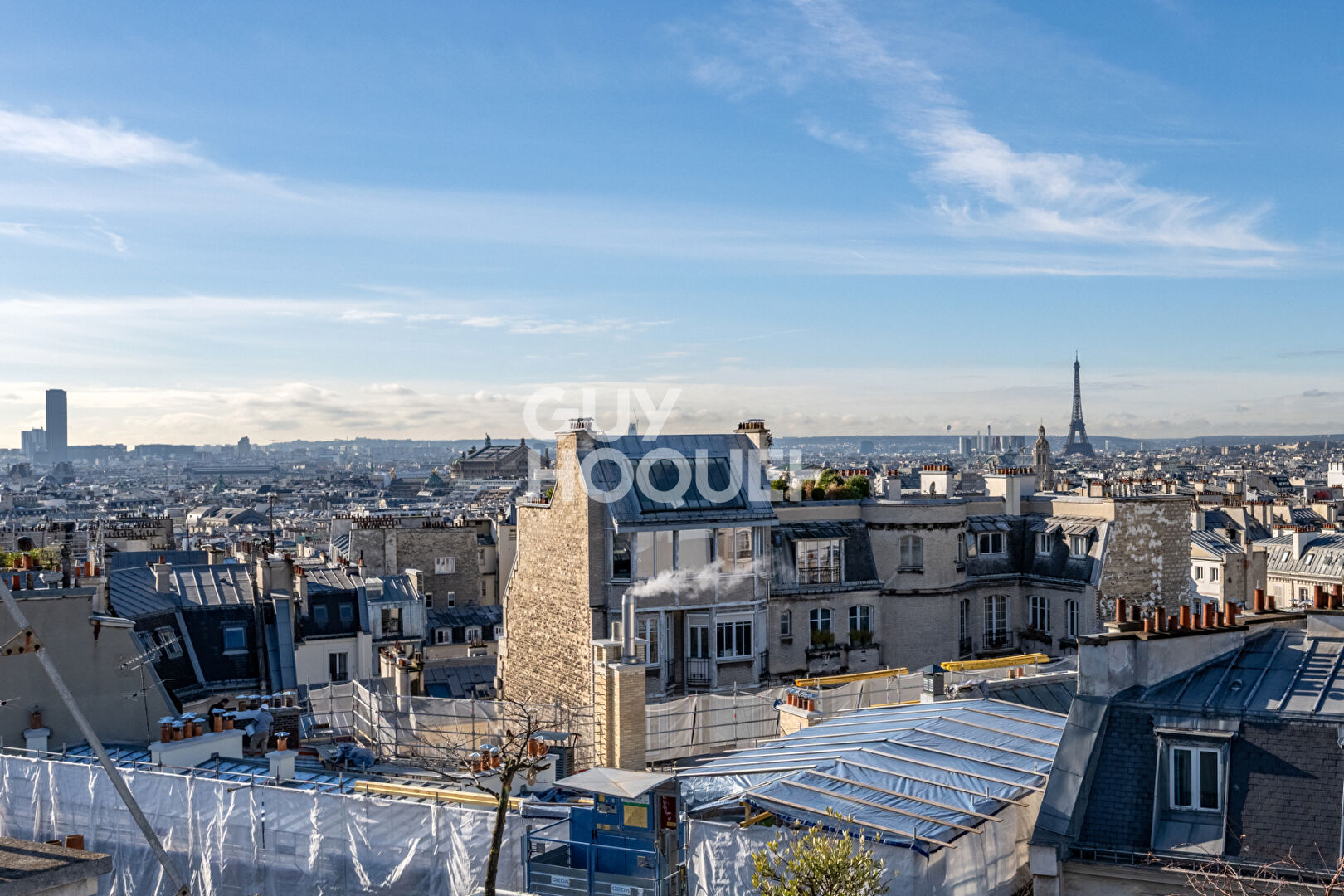 Très beau 2 pièces - Vue exceptionnelle - Dernier étage - Martyrs 09