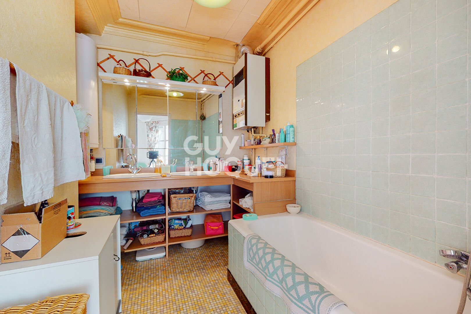 APPARTEMENT A RENOVER - 8 PIECES (231 m²) + BALCON (23 m²) - PARIS 9 CADET